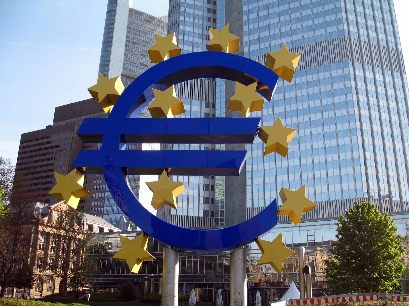 Euro Symbol outside ECB. MPD01605 @Flickr.com